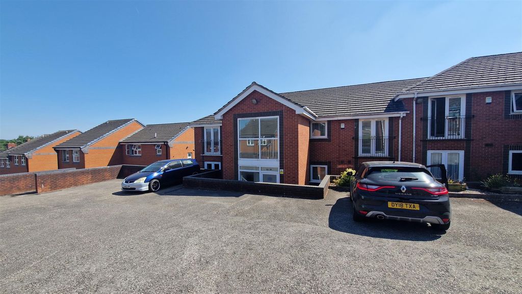 Property photo 2 of 8 External / Car Park