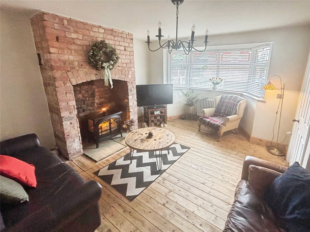 Property photo 2 of 16 Lounge