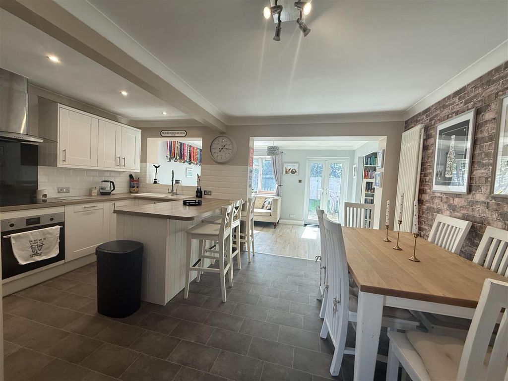 Property photo 3 of 23 Kitchen/Diner