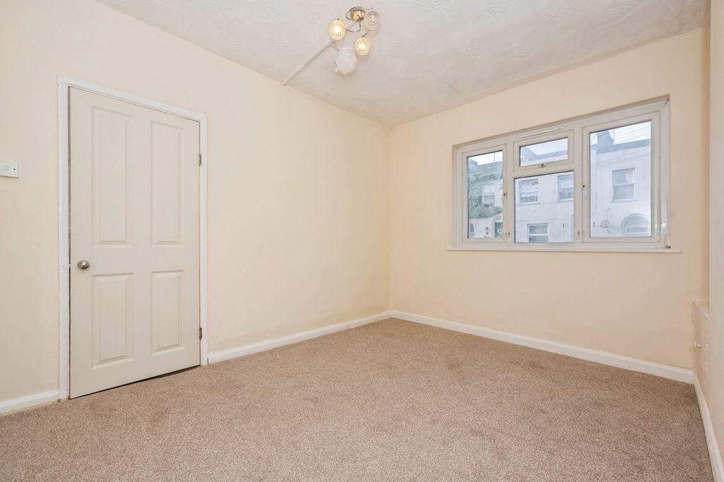 Property photo 3 of 16 Living Room