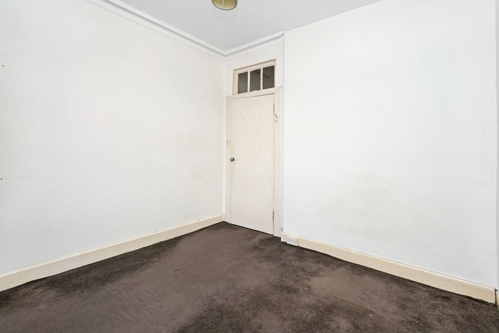 Property photo 3 of 11 Property Image 4