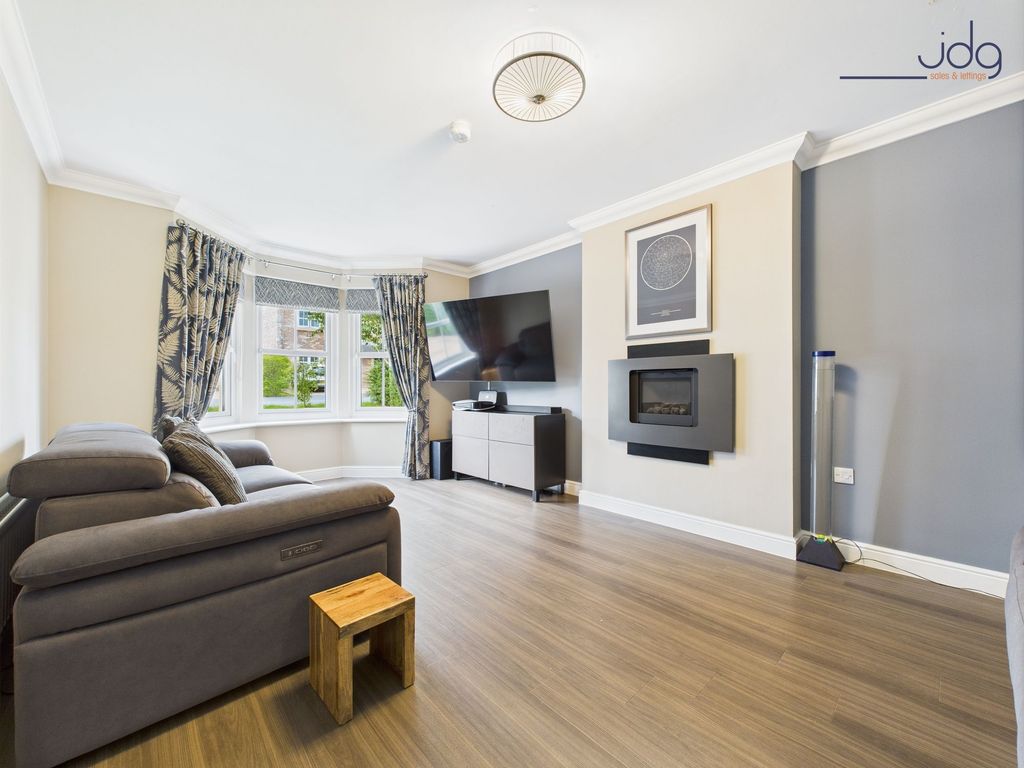 Property photo 3 of 19 Cosy Lounge With Bay Window