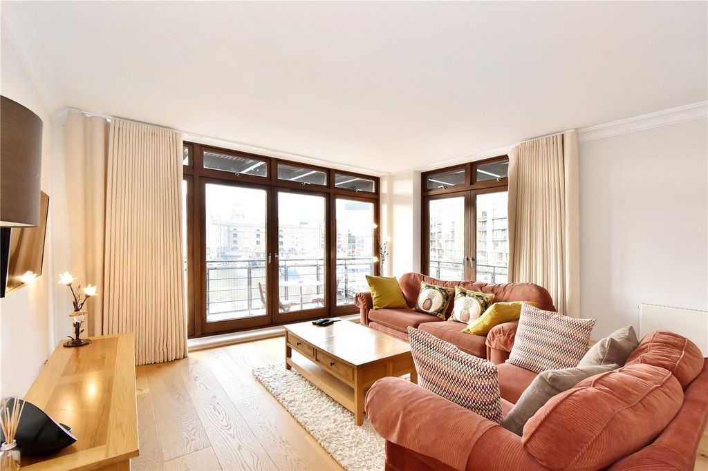 Property photo 2 of 10 Reception, City Quay