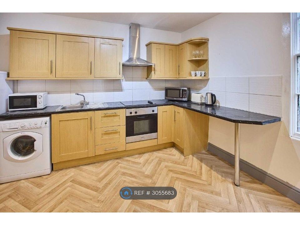 Property photo 3 of 8 Kitchen