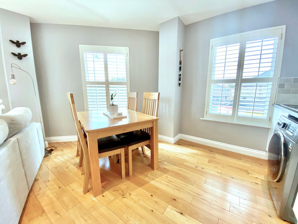 Property photo 3 of 9 Dining Area