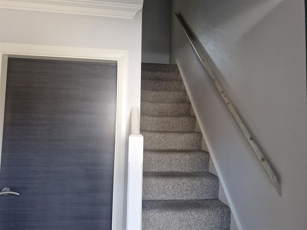 Property photo 3 of 14 Hallway.Jpg