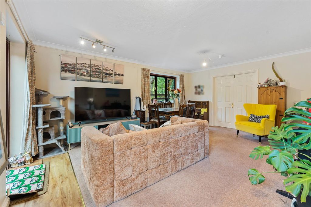 Property photo 2 of 34 2Shortwoodsclweb16.Jpg