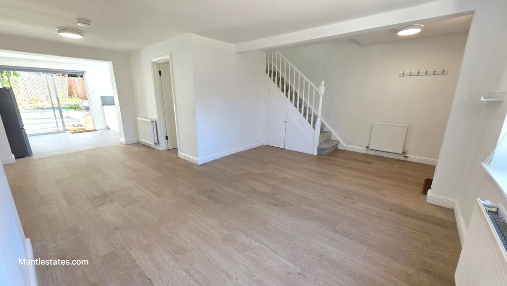 Property photo 1 of 19 3 Bed Terraced House For Sale Haldane Close, Muswell Hill N10