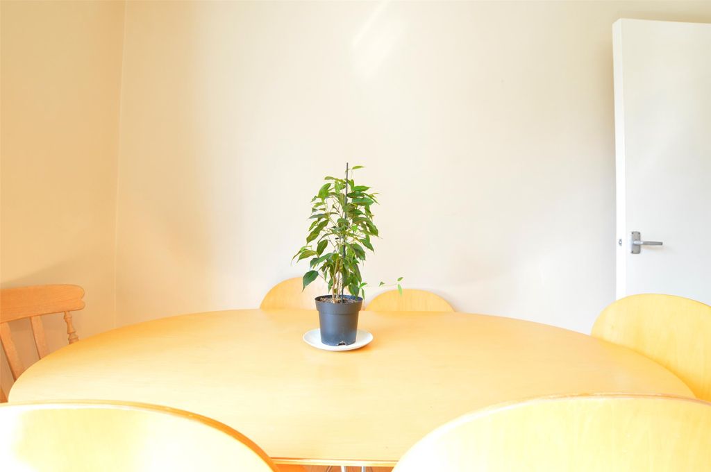 Property photo 3 of 8 Dining Table