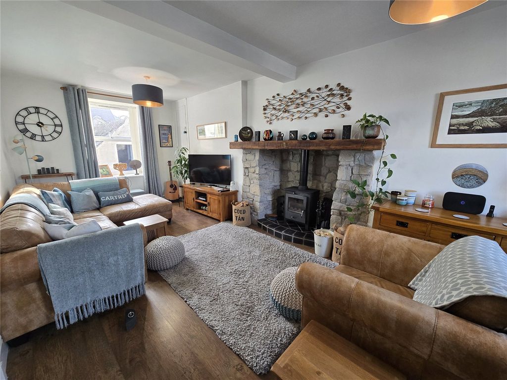 Property photo 2 of 32 Picture No. 28