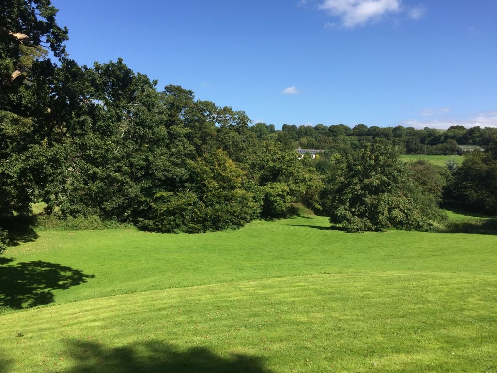 Property photo 3 of 28 Grounds