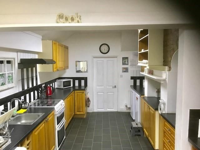 Property photo 3 of 7 Kitchen