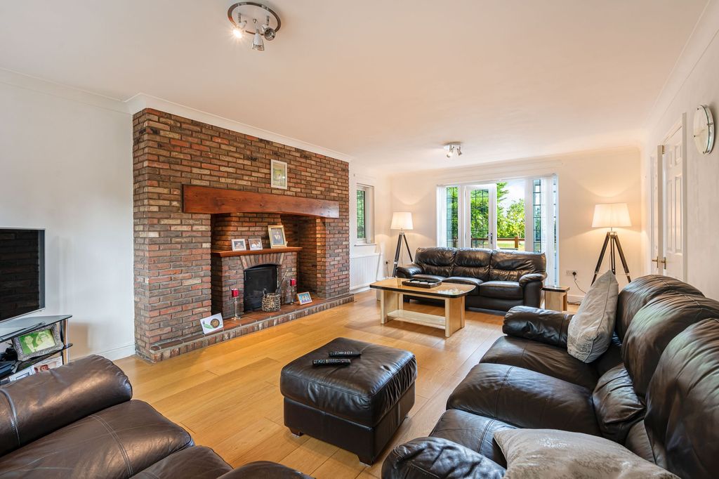 Property photo 2 of 43