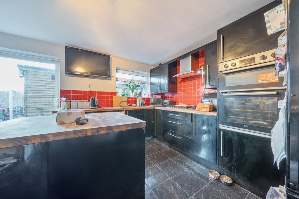 Property photo 2 of 14 Kitchen