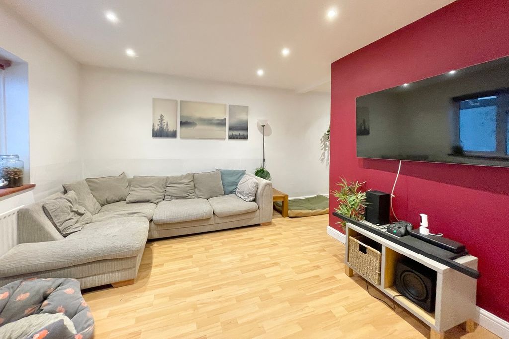 Property photo 2 of 18