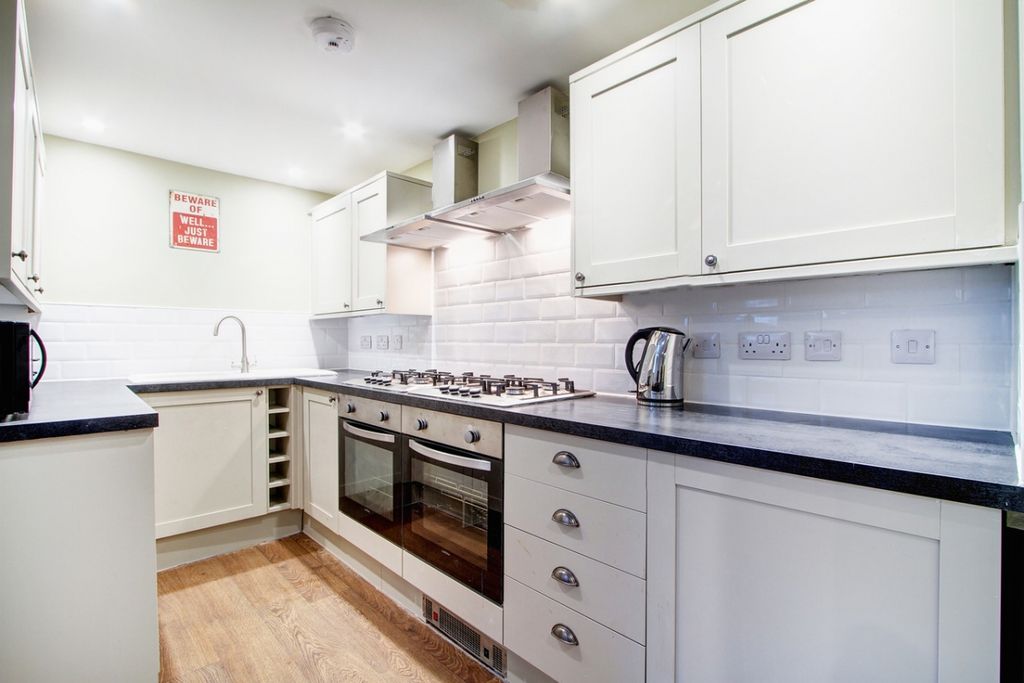 Property photo 3 of 8 Photo 2