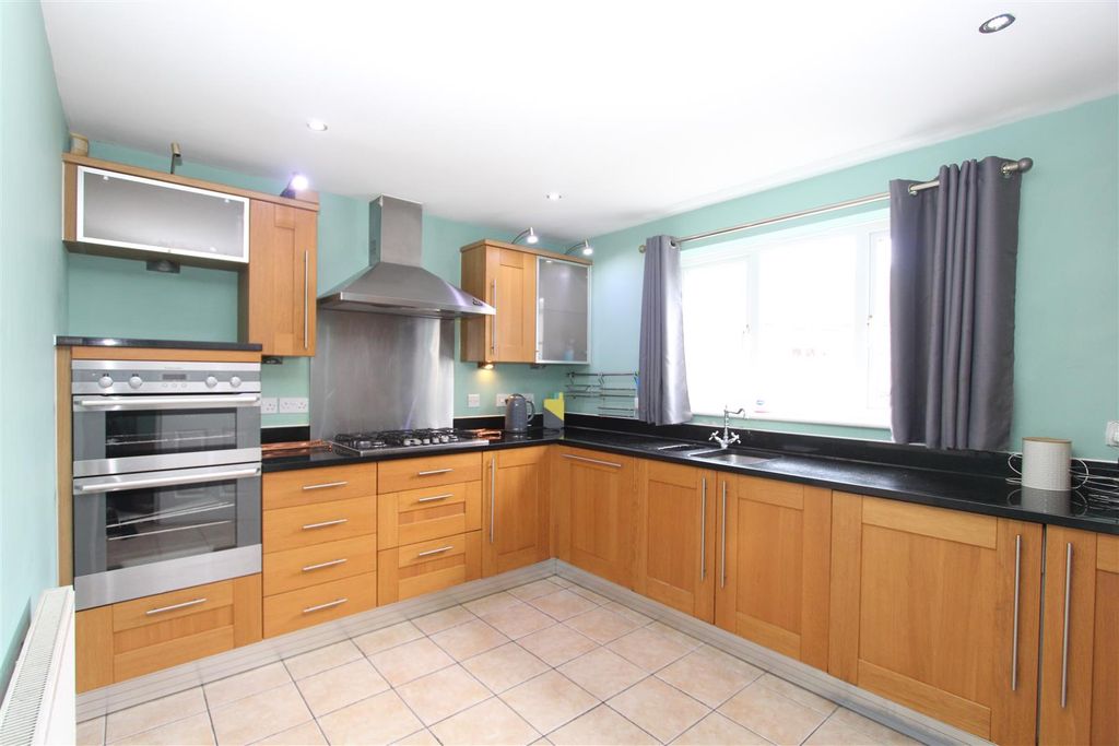 Property photo 2 of 15 Kitchen