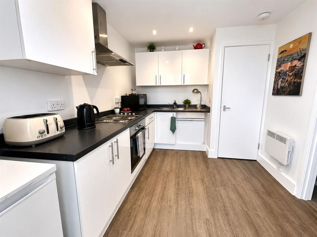 Property photo 2 of 6 70267605-17Db-46A5-9652-08C6Dcf7Ca00.Png