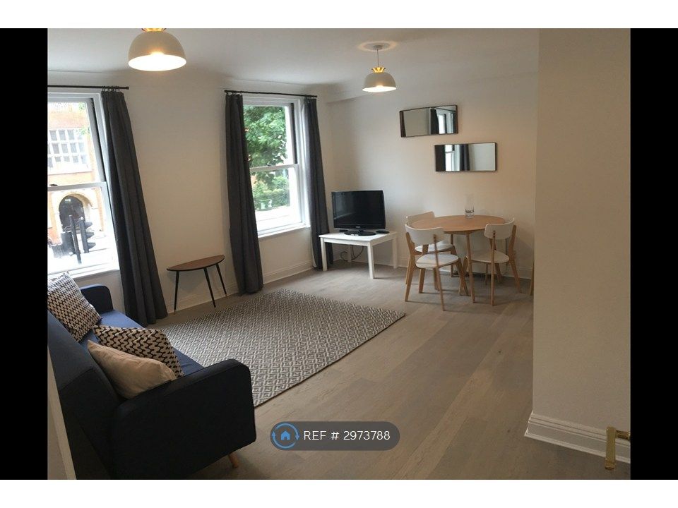 Property photo 1 of 15 Lounge