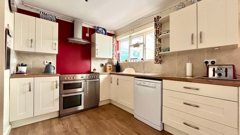 Property photo 2 of 20 Kitchen