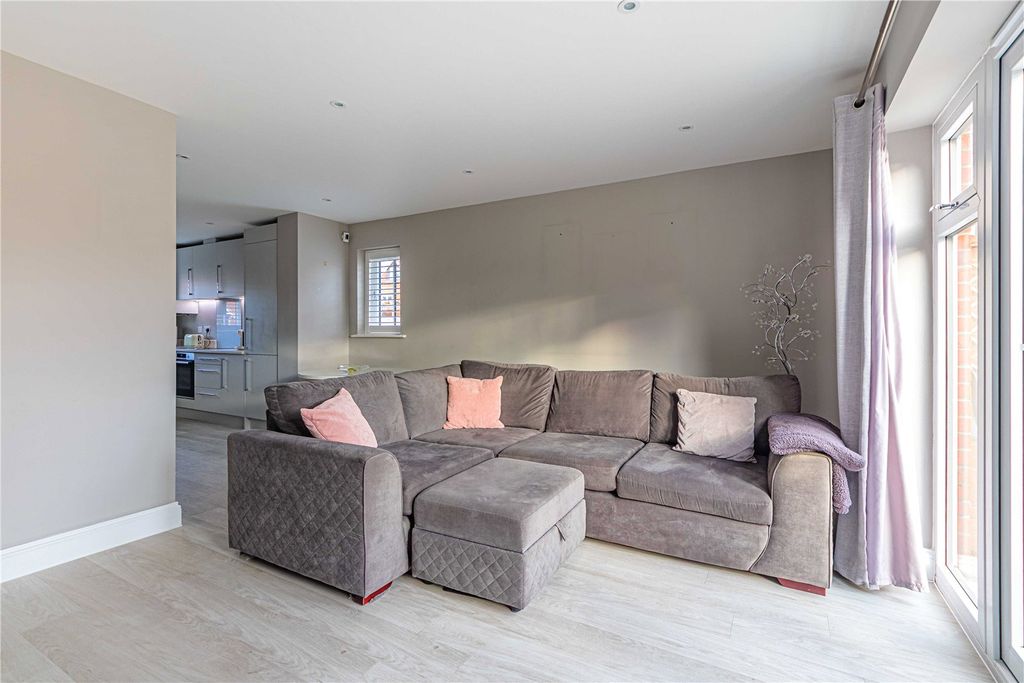 Property photo 2 of 12 Picture No. 23