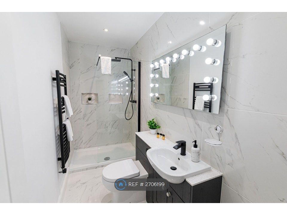 Property photo 3 of 9 Family Bathroom