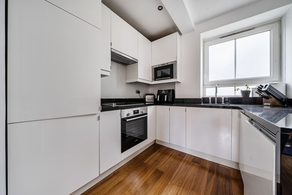 Property photo 2 of 15 1463342-7-6A06Eef...