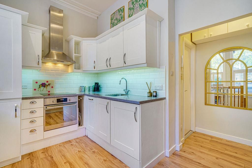 Property photo 3 of 13 Newking'sroad169,Flat2-4.Jpg