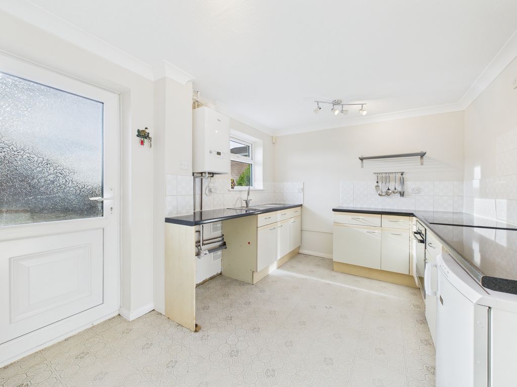 Property photo 2 of 11 Kitchen