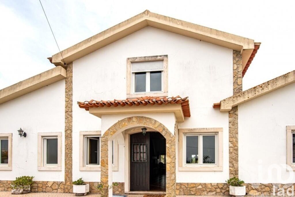 Property photo 1 of 28