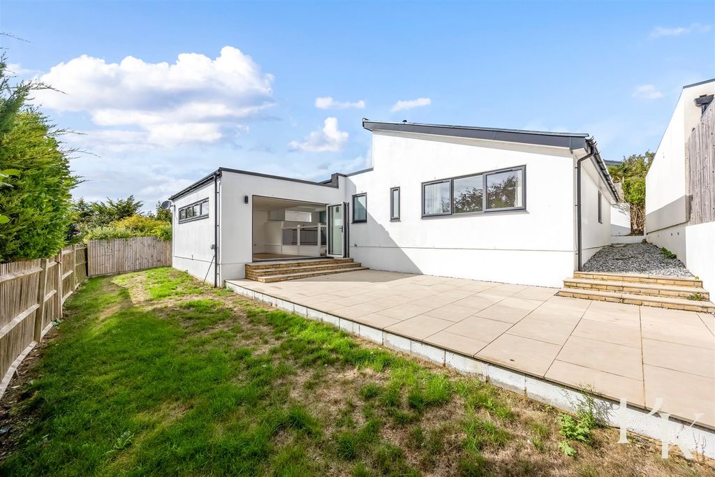 Property photo 3 of 33