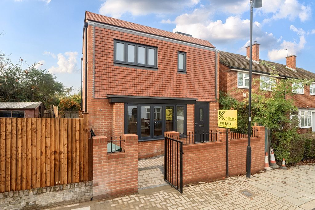 Property photo 1 of 8 4581700