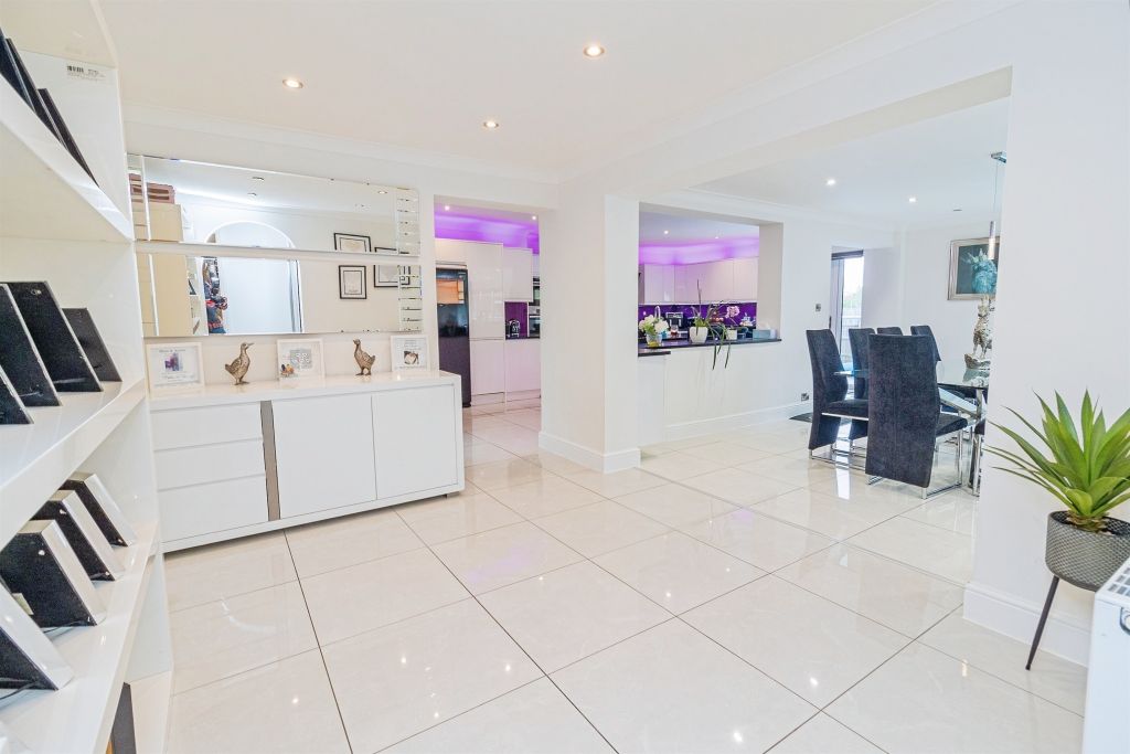 Property photo 2 of 33