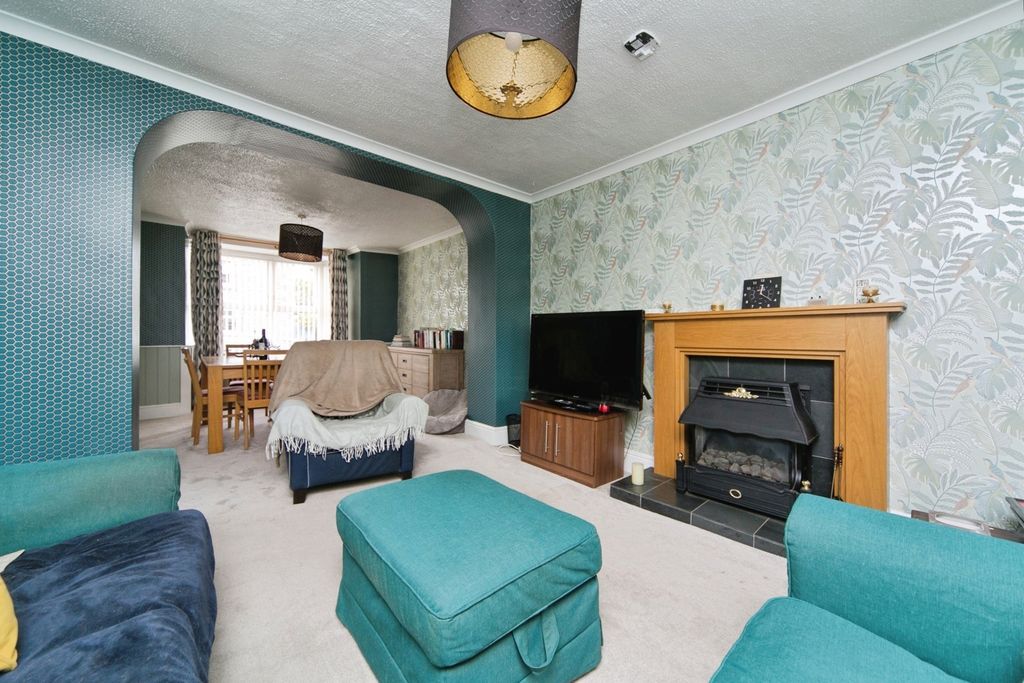 Property photo 3 of 17 Photo