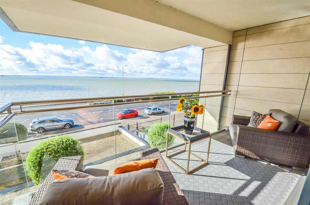 Property photo 2 of 19 Balcony