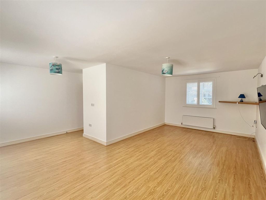 Property photo 3 of 31