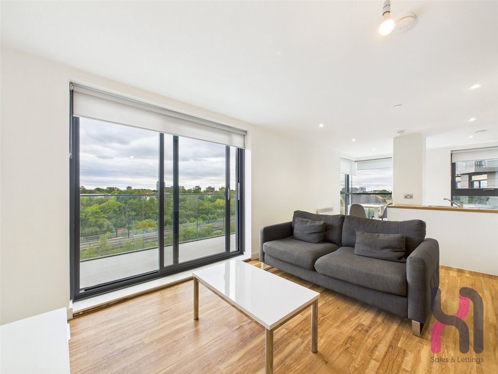 Property photo 2 of 23 Picture No. 30