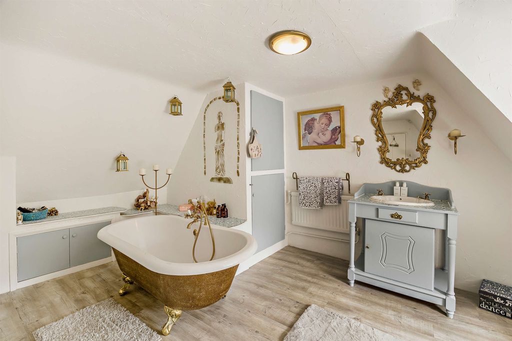 Property photo 3 of 20