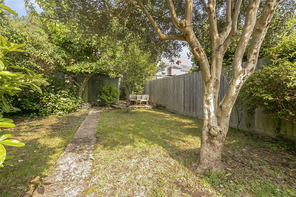 Property photo 2 of 23 Garden