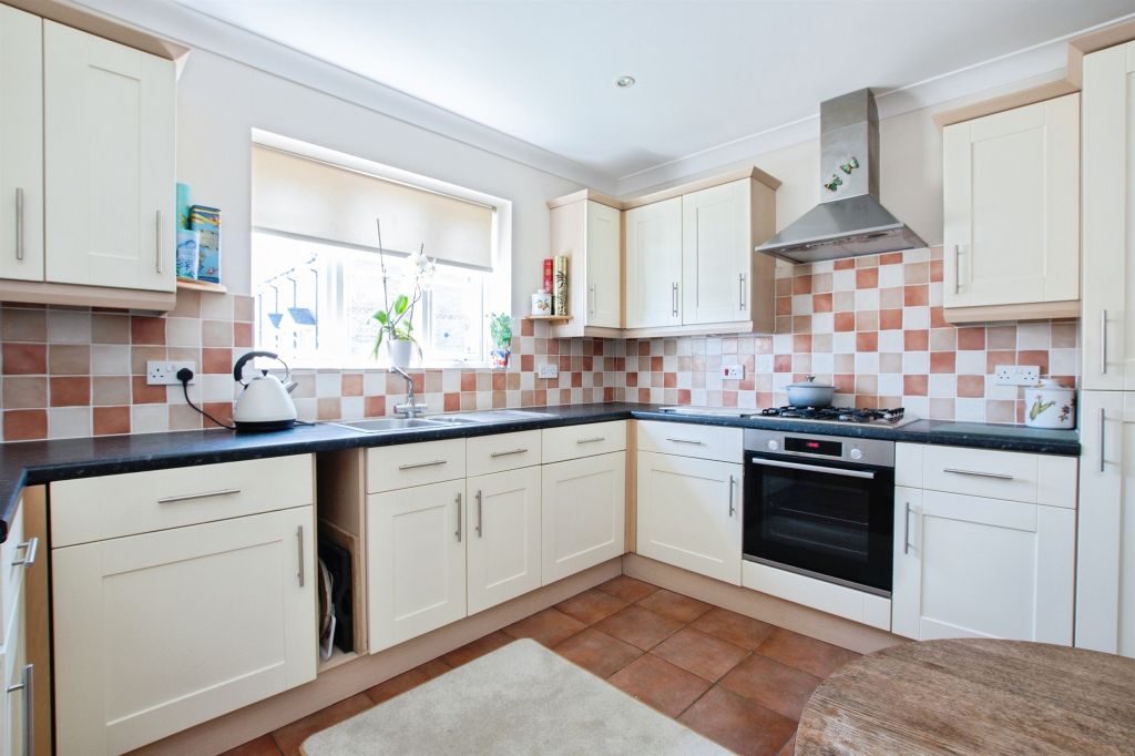 Property photo 3 of 27