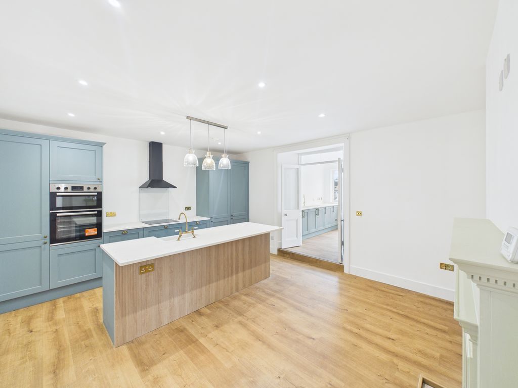 Property photo 3 of 13 Kitchen
