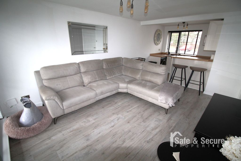 Property photo 3 of 10 Living Room (2)