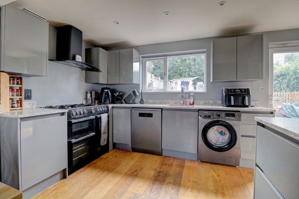 Property photo 2 of 12 Kitchen