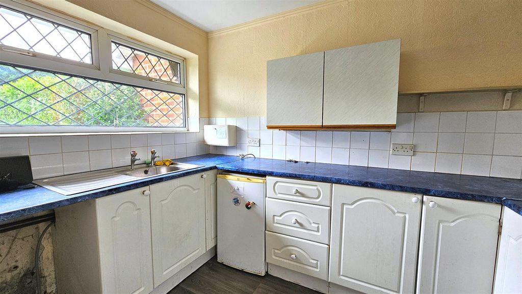 Property photo 3 of 12 Kitchen