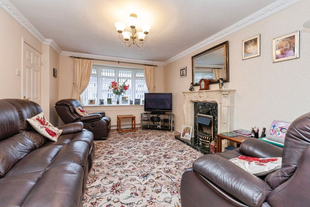 Property photo 3 of 19 Pbox-Img.Jpg