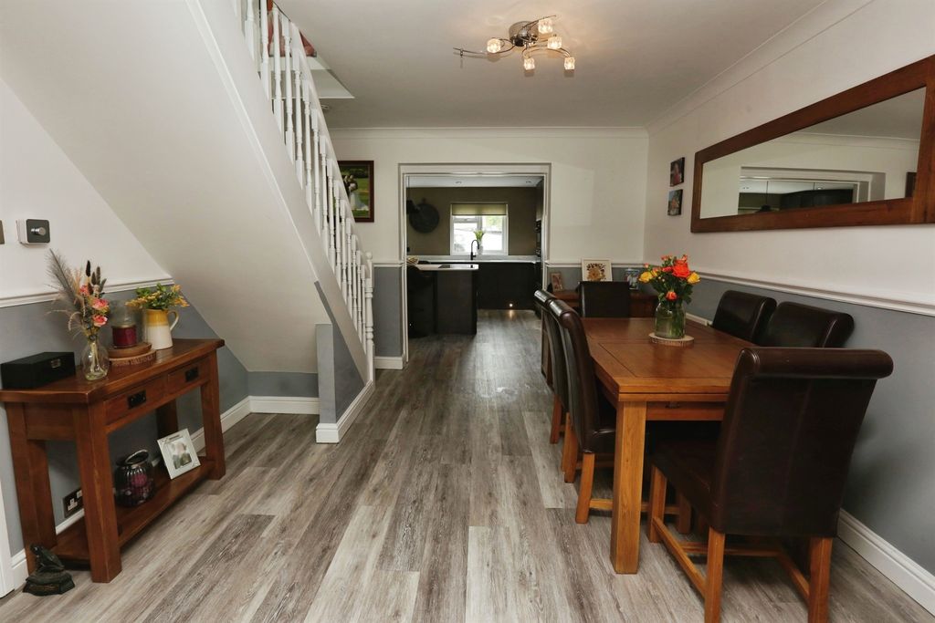 Property photo 2 of 26