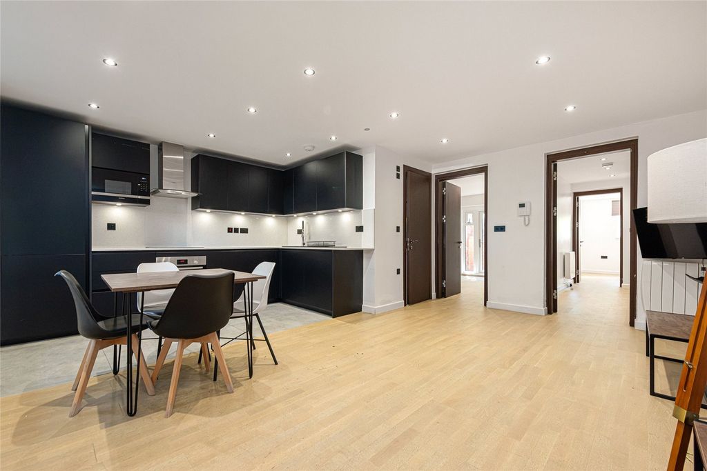 Property photo 1 of 22 Picture No. 05