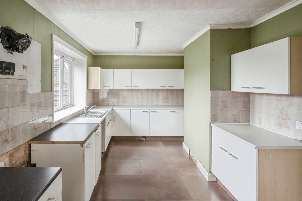 Property photo 2 of 14 Kitchen