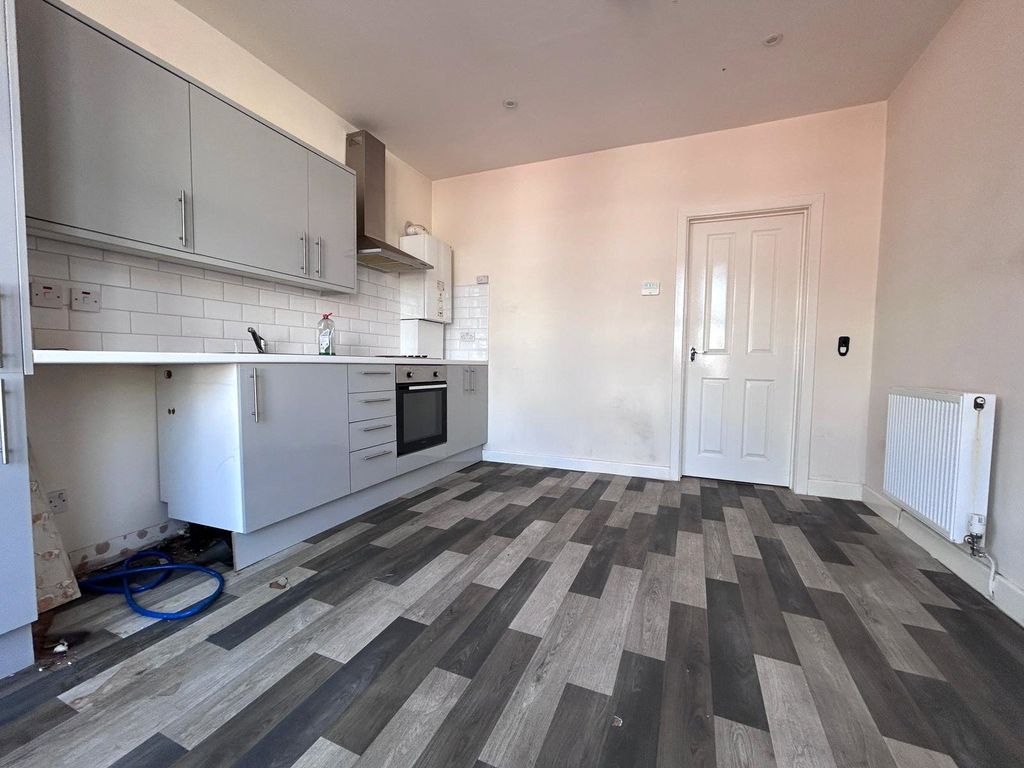 Property photo 3 of 9 Living Room