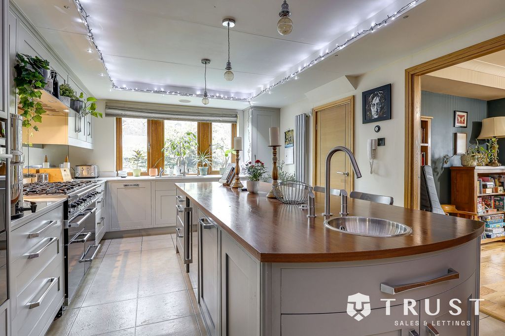 Property photo 3 of 38